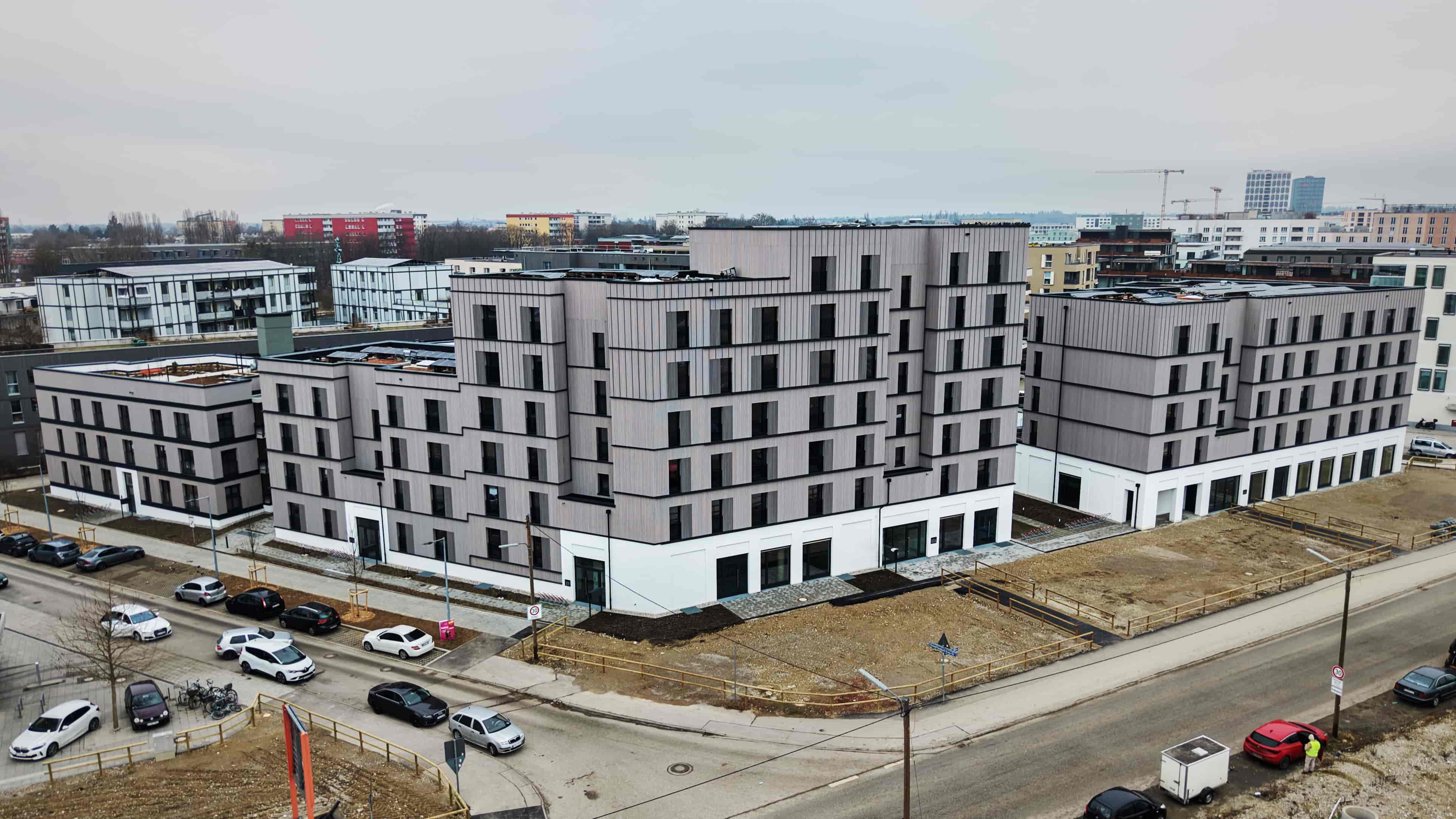 Straßenansicht Aubinger Allee — Holzfassade